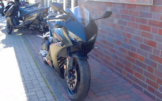 Gebrauchtmotorrad Honda CBR650R E-Clutch - Bild 3