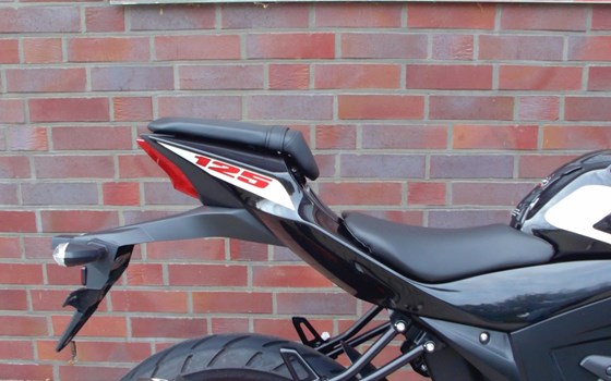 Gebrauchtmotorrad Suzuki GSX-S125 - Bild 9