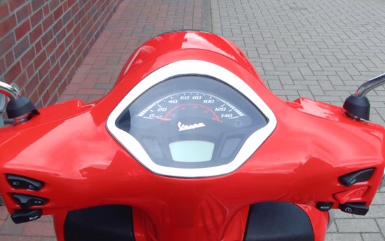 Gebrauchtmotorrad Vespa GTS 300 Super - Bild 10