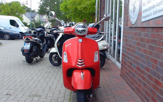 Gebrauchtmotorrad Vespa GTS 300 Super - Bild 4