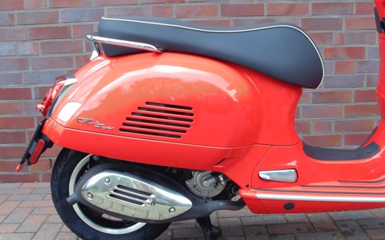 Gebrauchtmotorrad Vespa GTS 300 Super - Bild 6