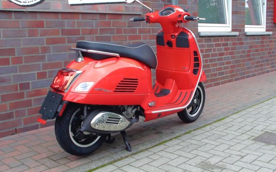 Gebrauchtmotorrad Vespa GTS 300 Super - Bild 7
