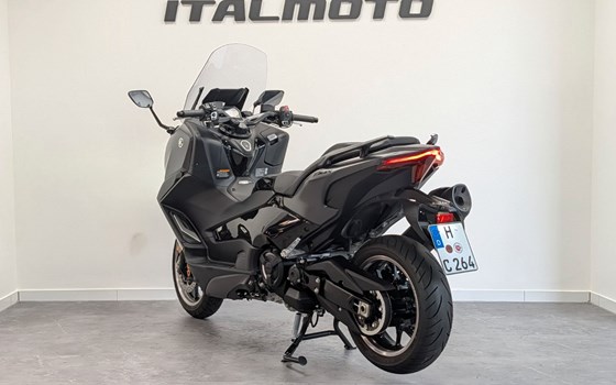 Gebrauchtmotorrad Yamaha TMAX Tech MAX - Bild 4