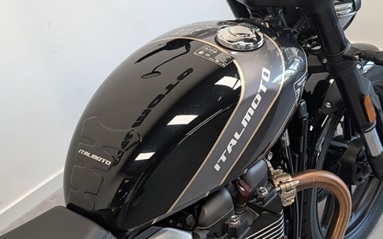 Gebrauchtmotorrad Triumph Speed Twin 900 - Bild 7