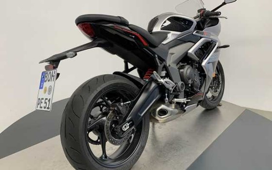 Gebrauchtmotorrad Triumph Daytona 660 - Bild 3