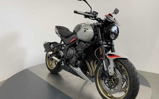 Gebrauchtmotorrad Triumph Trident 800 - Bild 4