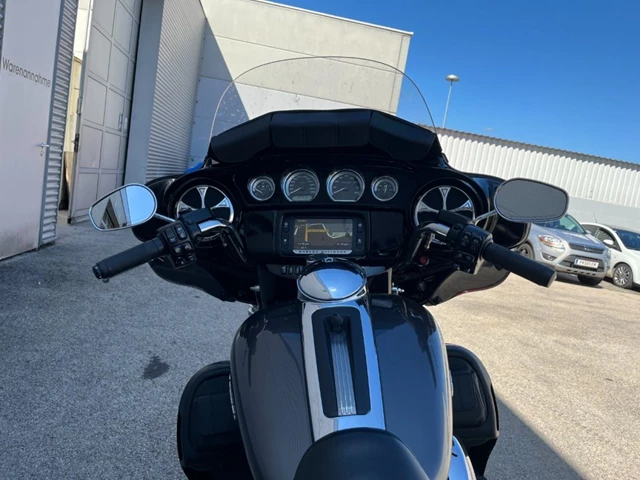 Harley-Davidson FLHTK Electra Glide Ultra Limited (schwarz) - Bild 12