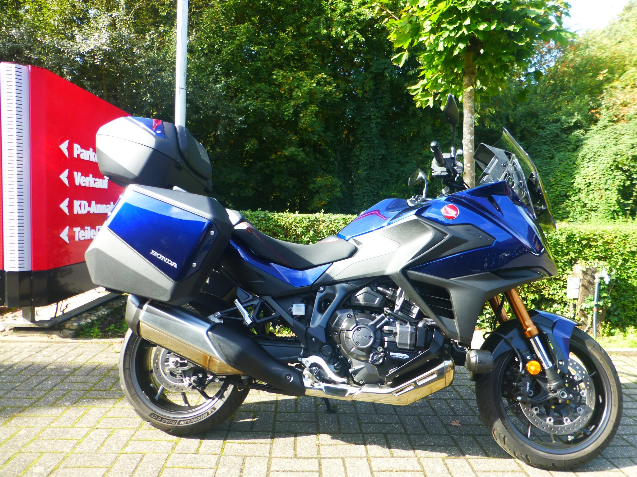 Honda NT1100 DCT Electronic Suspension