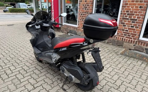 Gebrauchtmotorrad Aprilia SR-Max 300ie - Bild 4