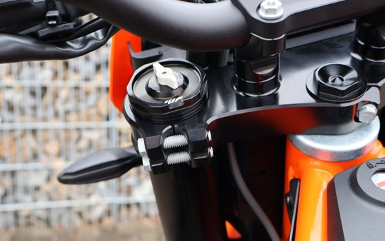 Gebrauchtmotorrad KTM 690 SMC R - Bild 11