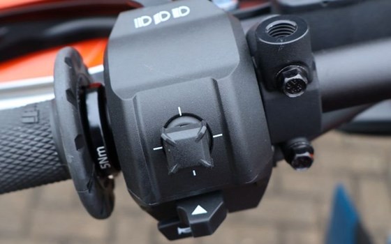 Gebrauchtmotorrad KTM 690 SMC R - Bild 8