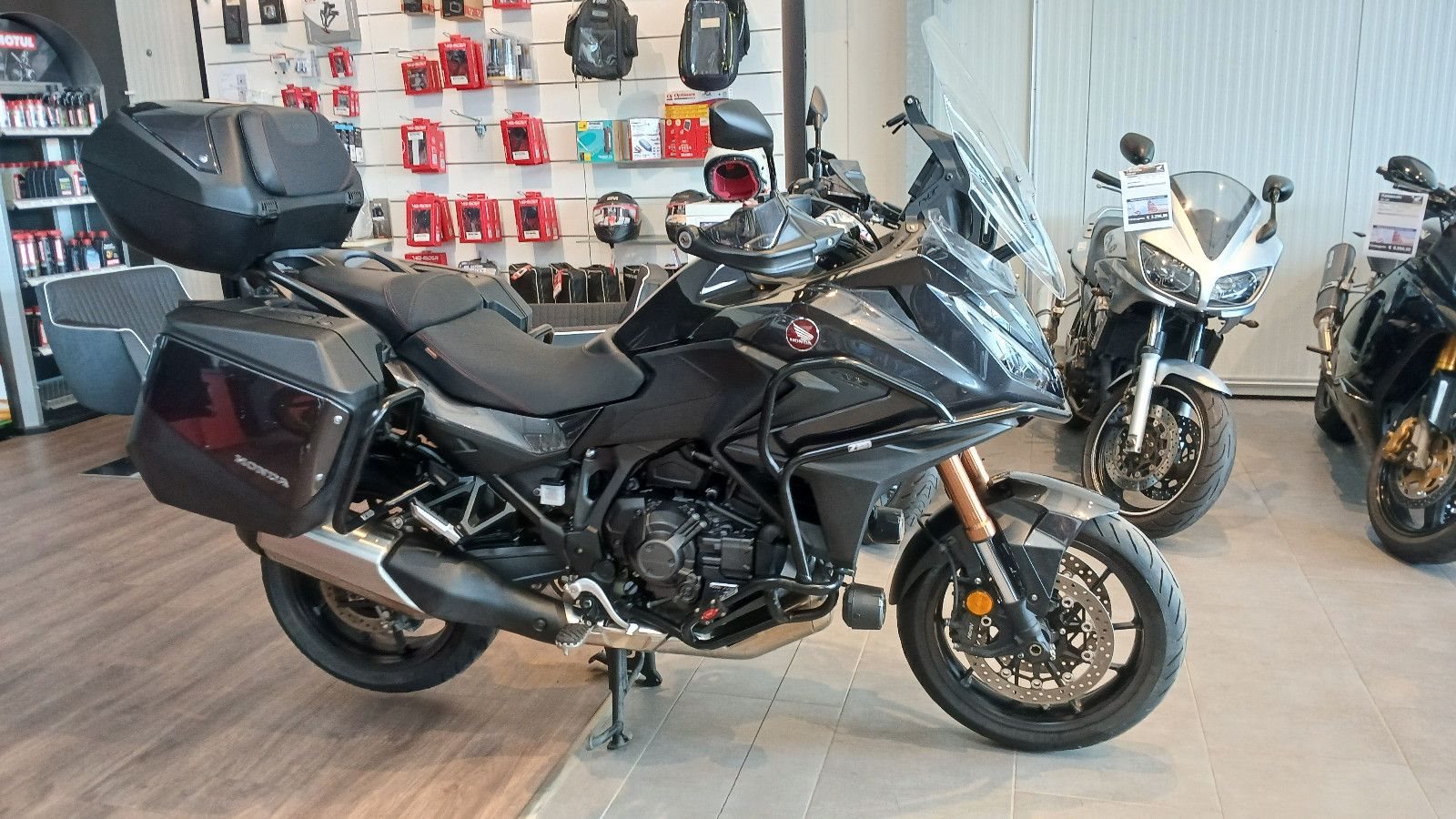 Honda NT1100 DCT Electronic Suspension