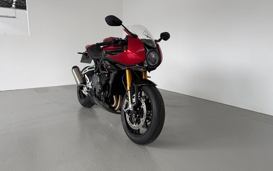 Gebrauchtmotorrad Triumph Speed Triple 1200 RR - Bild 3