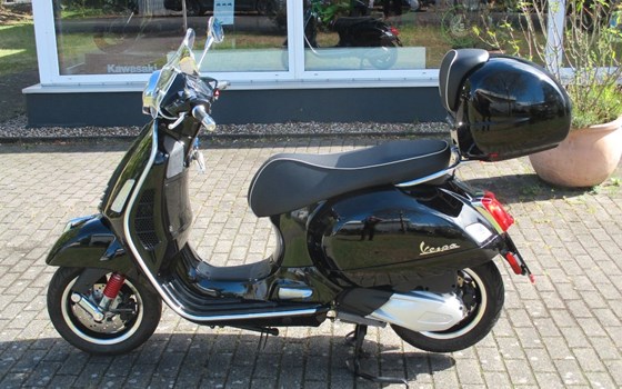 Gebrauchtmotorrad Vespa GTS 300 Super - Bild 1