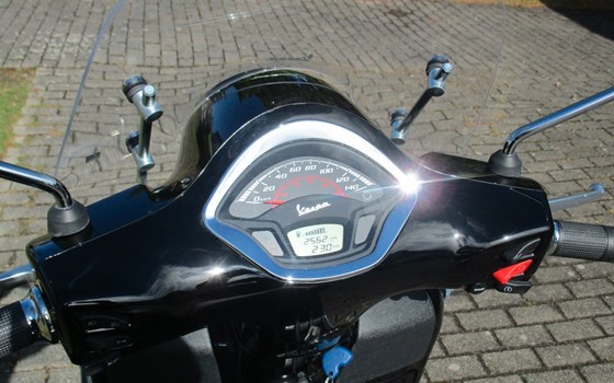 Gebrauchtmotorrad Vespa GTS 300 Super - Bild 10
