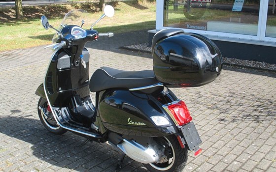 Gebrauchtmotorrad Vespa GTS 300 Super - Bild 2