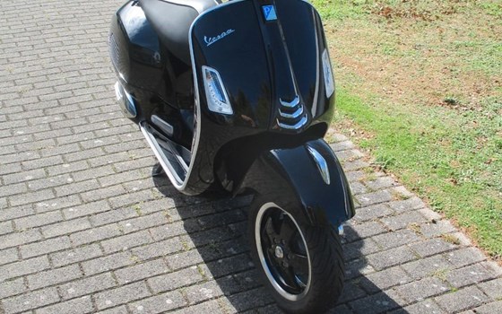 Gebrauchtmotorrad Vespa GTS 300 Super - Bild 7