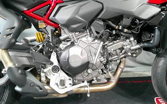 Neufahrzeug Ducati Hypermotard V2 - Bild 8