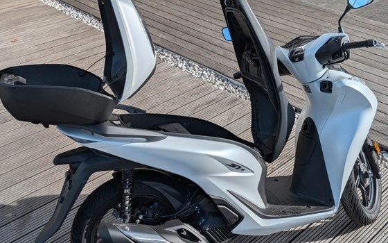 Gebrauchtmotorrad Honda SH125i - Bild 3