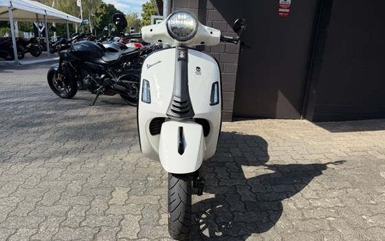 Gebrauchtmotorrad Vespa GTS 300 i.e. Super Sport - Bild 16