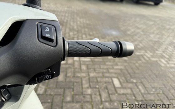 Gebrauchtmotorrad Honda SH125i - Bild 14