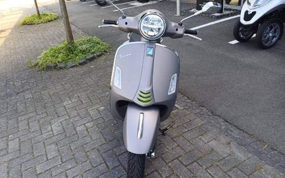 Neufahrzeug Vespa GTS 125 Supertech iGET - Bild 9