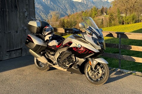 Schnell und weit fahren - Tourenmotorräder die Fahrspaß, Speed und Komfort bieten