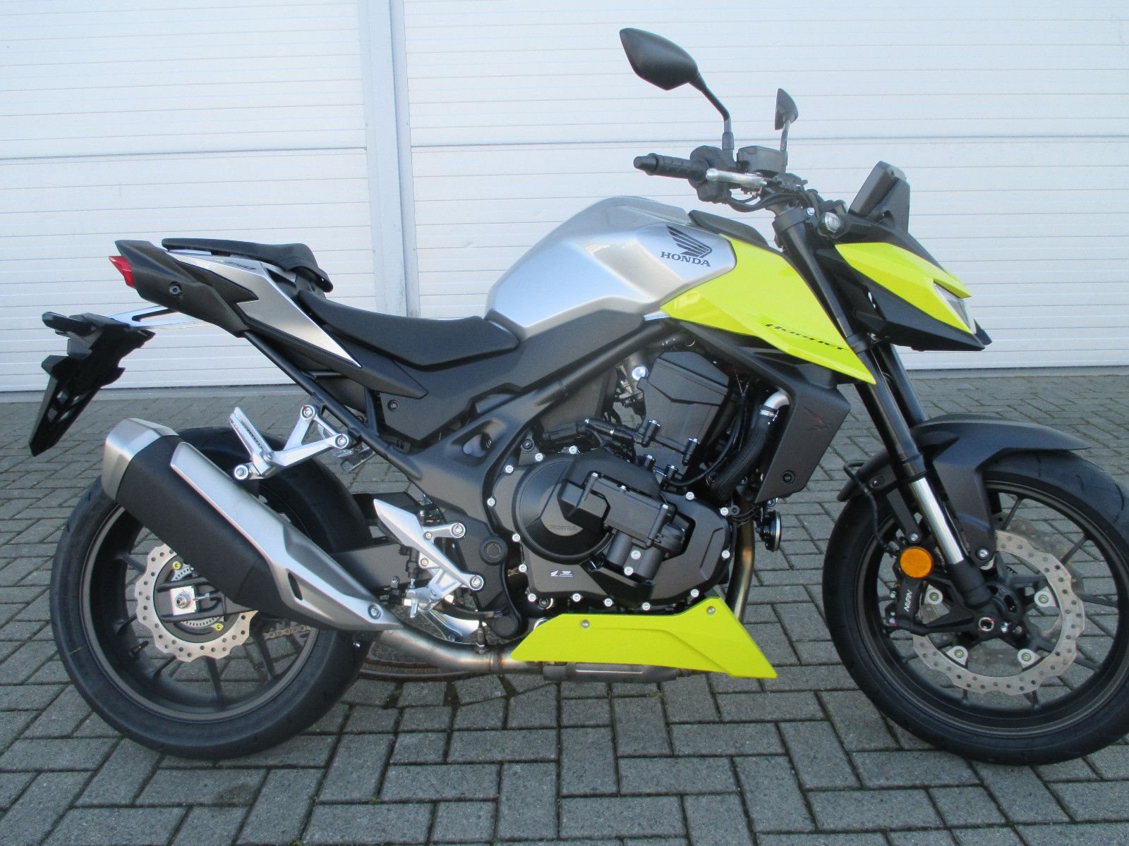 Honda CB750 Hornet E-Clutch