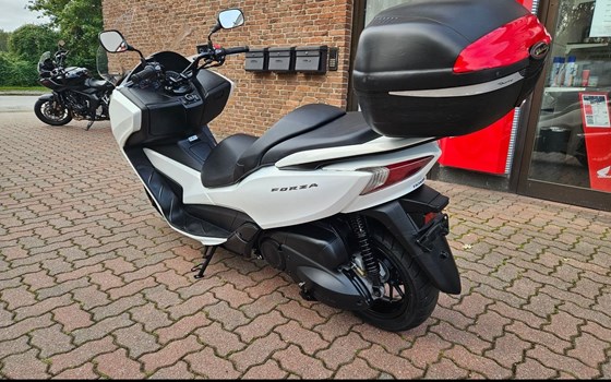 Gebrauchtmotorrad Honda Forza 300 - Bild 3