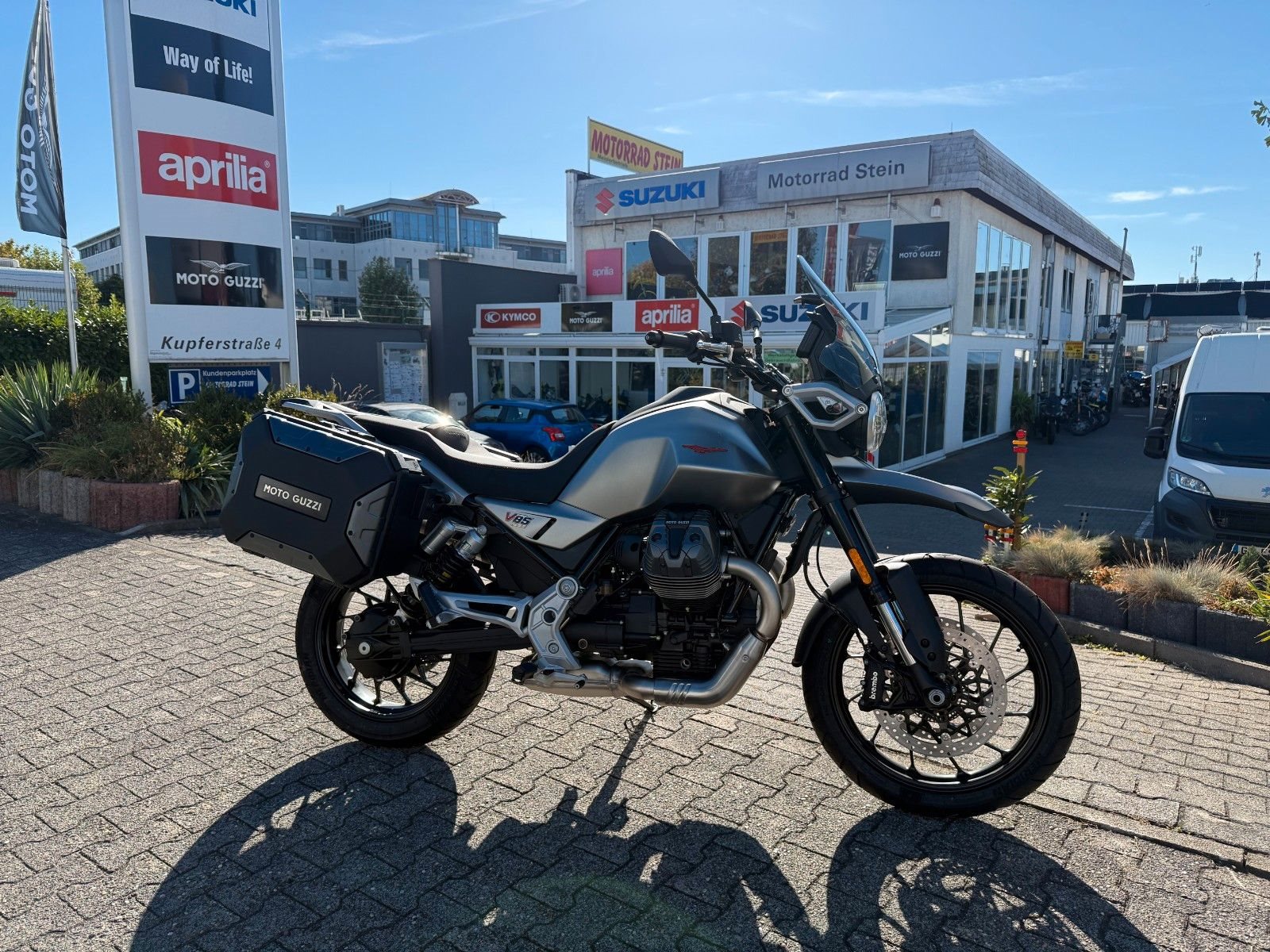 Moto Guzzi V85 Strada