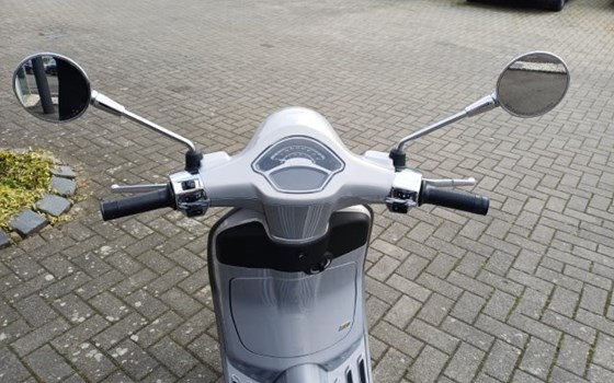 Neufahrzeug Vespa Primavera Tech 50 - Bild 10