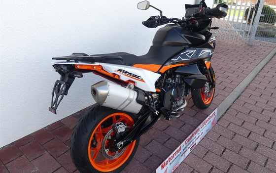 Gebrauchtmotorrad KTM 890 SMT - Bild 2