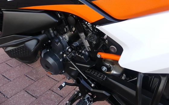 Gebrauchtmotorrad KTM 890 SMT - Bild 5