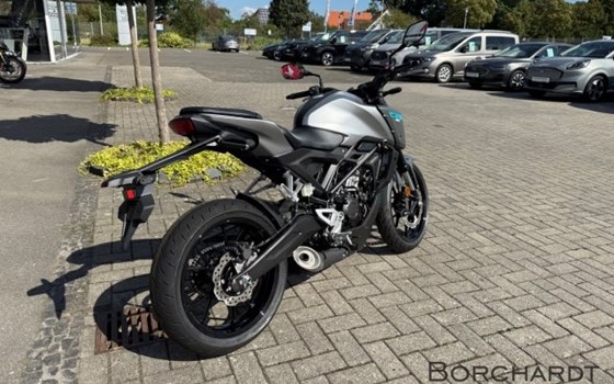 Gebrauchtmotorrad Honda CB125R - Bild 3