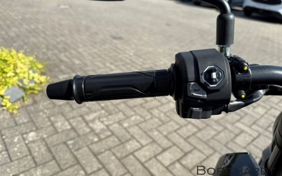 Gebrauchtmotorrad Honda CB125R - Bild 11