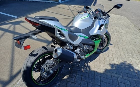 Gebrauchtmotorrad Kawasaki Ninja 7 Hybrid - Bild 4