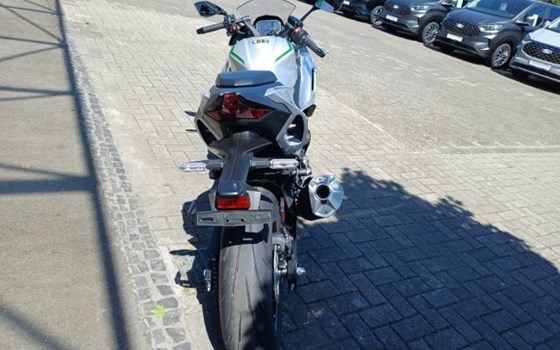 Gebrauchtmotorrad Kawasaki Ninja 7 Hybrid - Bild 5