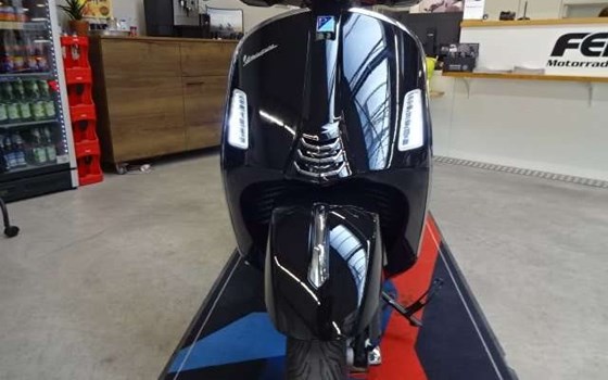 Gebrauchtmotorrad Vespa GTS 300 - Bild 10