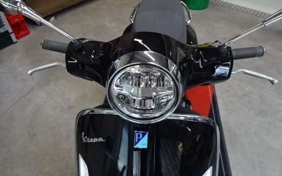 Gebrauchtmotorrad Vespa GTS 300 - Bild 11