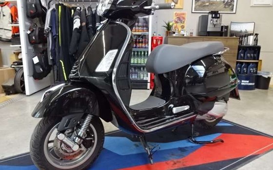 Gebrauchtmotorrad Vespa GTS 300 - Bild 2