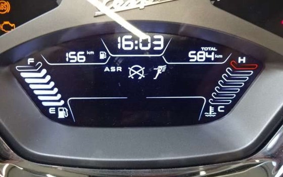 Gebrauchtmotorrad Vespa GTS 300 - Bild 8