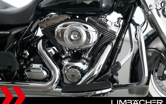 Gebrauchtmotorrad Harley-Davidson Road King Classic FLHRC - Bild 25