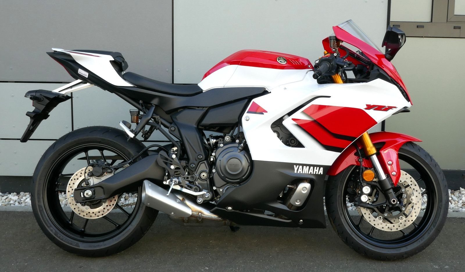 Yamaha R7