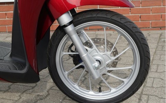 Gebrauchtmotorrad Honda SH125 - Bild 4