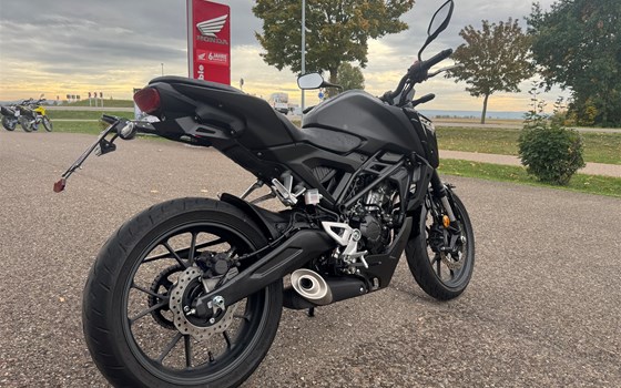 Gebrauchtmotorrad Honda CB125R - Bild 3