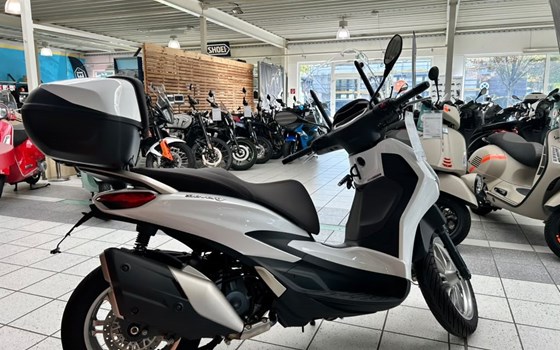 Gebrauchtmotorrad Piaggio Beverly 400 hpe - Bild 1