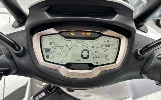 Gebrauchtmotorrad Piaggio Beverly 400 hpe - Bild 6