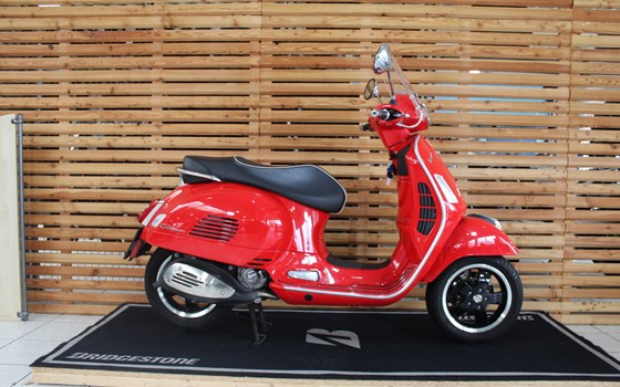 Gebrauchtmotorrad Vespa GTS 300 - Bild 3