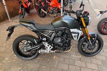Suzuki GSX-8T