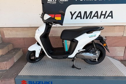 Yamaha NEO's Dual Battery